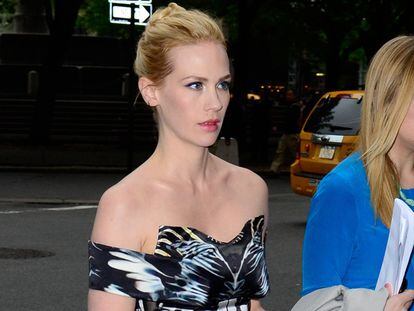 Vota: El look de January Jones