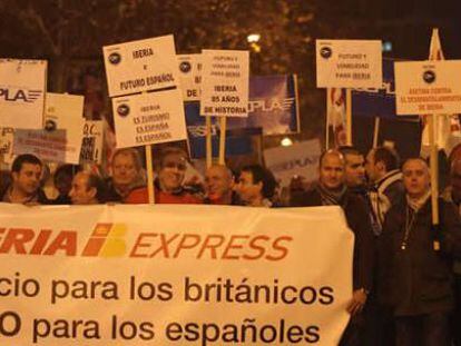 Cabecera de la manifestación que tuvo lugar el jueves 27 de diciembre en la sede de Iberia