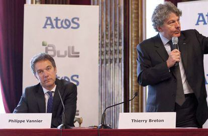 Thierry Breton (D) and Philippe Vannier, en París.