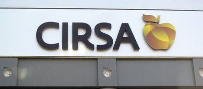 Logotipo de Cirsa en uno de sus salones de juego.