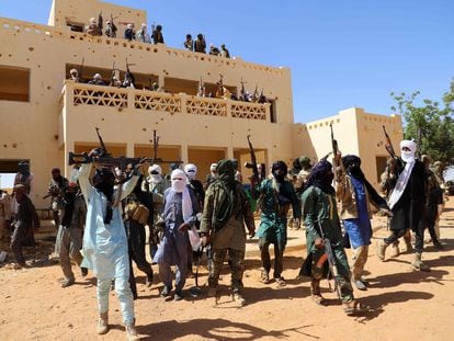 Miembros de grupos armados tuaregs en la ciudad de Ménaka en 2020.