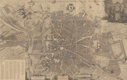 Monumental mapa de Madrid de 180 x 285 centímetros formado por 20 hojas montadas en un mural. Realizado en 1656 fue, sin duda, el plano urbano más detallado de su tiempo. Del original del siglo XVII se conocen solo siete ejemplares en el mundo, sin embargo, el Instituto Geográfico y Estadístico (actual Instituto Geográfico Nacional) reprodujo las planchas de cobre con las que se imprimió este mapa originalmente y publicó una copia exacta en 1881, gracias a la cual el mapa obtuvo gran difusión. El IGN conserva dos ejemplares de la reimpresión de 1881.