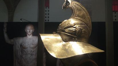 Un casco de gladiador en la exposición sobre Pompeya en Barcelona.