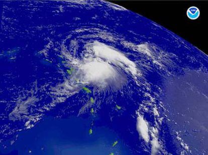 Imágen de satélite facilitada por la NASA que muestra la tormenta tropical Chris, la tercera de la temporada de huracanes en el Atlántico.