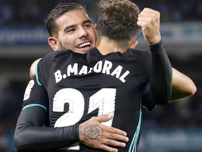 Borja Mayoral celebra un gol con su compañero Theo Hernández (