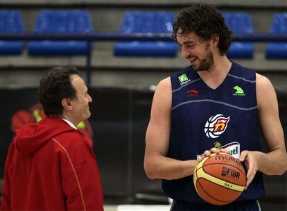 Aíto y Pau Gasol, la semana pasada en la concentración de la selección española en San Fernando.