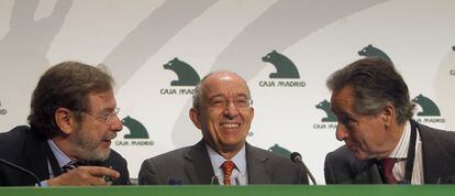El consejero delegado del Gupo Prisa, Juan Luis Cebrián, el Gobernador del Banco de España, Miguel Ángel Fernández Ordóñez, y el presidente del Caja Madrid, Miguel Blesa.
