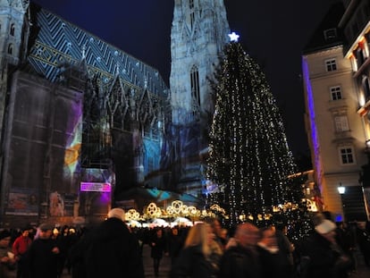 La Catedral de San Esteban, con el mercado de Navidad a sus pies.