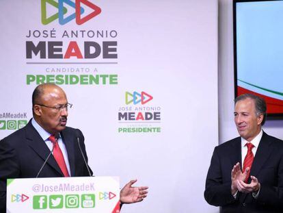 Juárez Cisneros y Meade, durante el anuncio del relevo en el PRI.