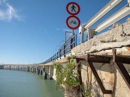 El puente antiguo de Cádiz Jose León de Carranza, en el kilómetro 3 de la carretera CA-36, fotografiado este sábado.