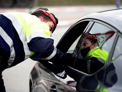 Controls de Mossos per la covid, en una fotografia d'arxiu.