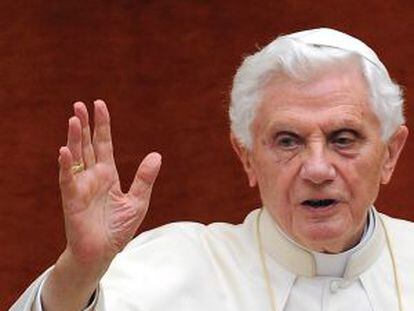 El papa Benedicto XVI celebra la audiencia pública de los miércoles, ayer