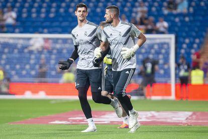 Courtois y Casilla calientan antes del partido contra el Getafe.