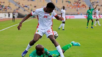 Ilaix Moriba en el partido de Zimbabue contra Guinea de la Copa de África.