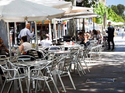 Terrazas en la Rambla del Poblenou.