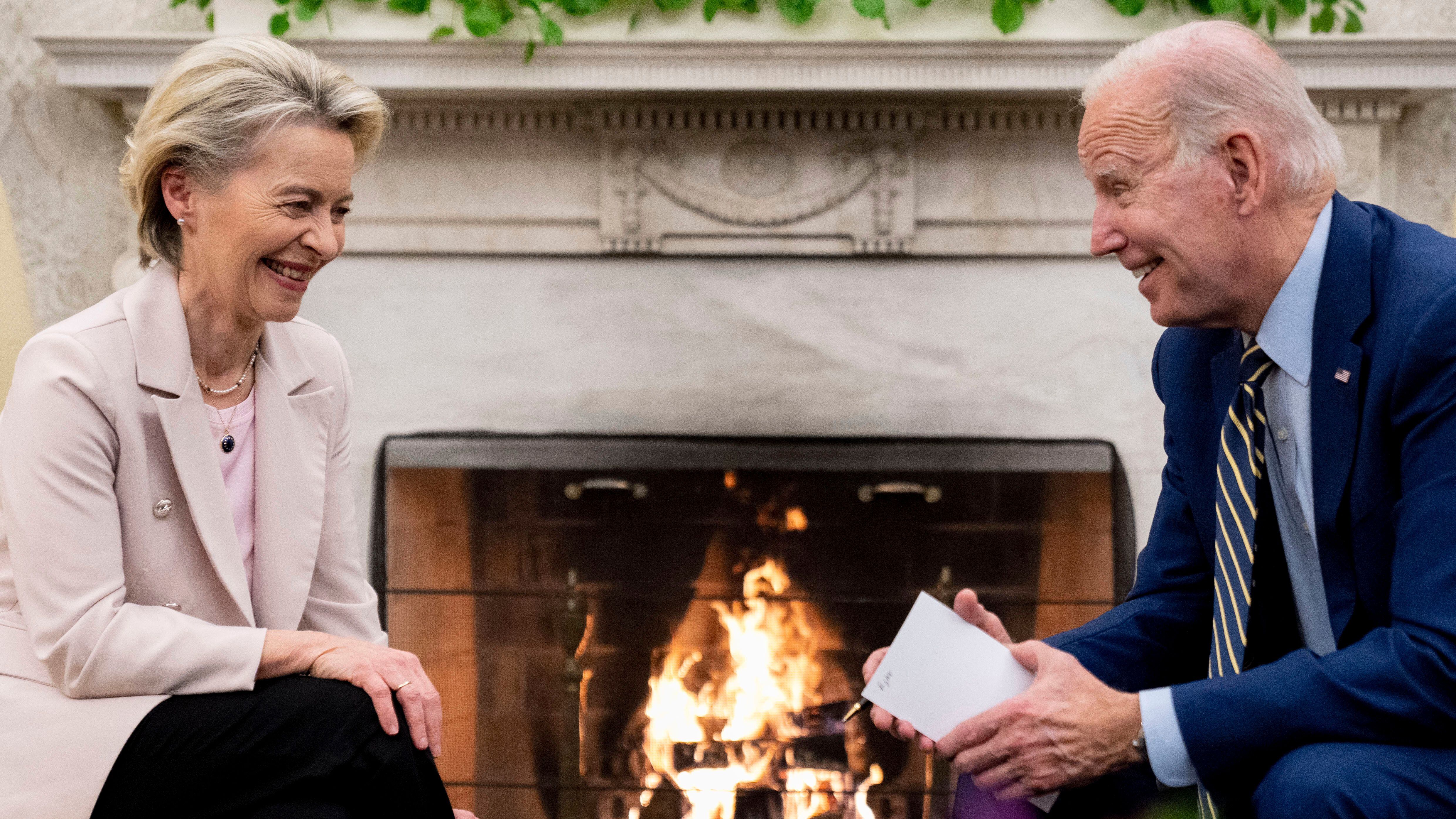 La presidenta de la Comisión Europea, Ursula von der Leyen, y el presidente de EE UU, Joe Biden, el viernes en la Casa Blanca.