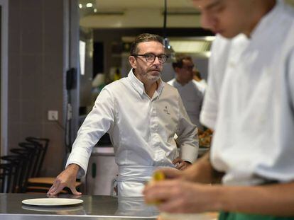 El cocinero franc&eacute;s Sebastien Bras en la cocina de su restaurante Le Suquet, el pasado mes de septiembre. 