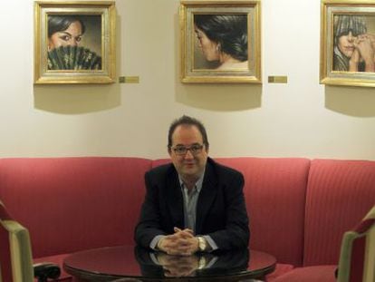 El escritor Pedro Ugarte presenta en valencia 'El país del dinero', premio Logroño de Novela.