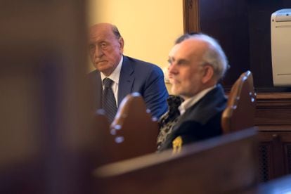 El expresidente del IOR, Angelo Caloia, durante la primera audiencia de su juicio en el Vaticano, el 9 de mayo.