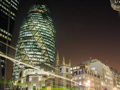 La Torre Gherkin en Londres, que fue proyectada por Norman Foster.