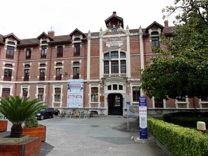 Entrada del hospital de Basurto, en Bilbao, en una imagen tomada en 2020.