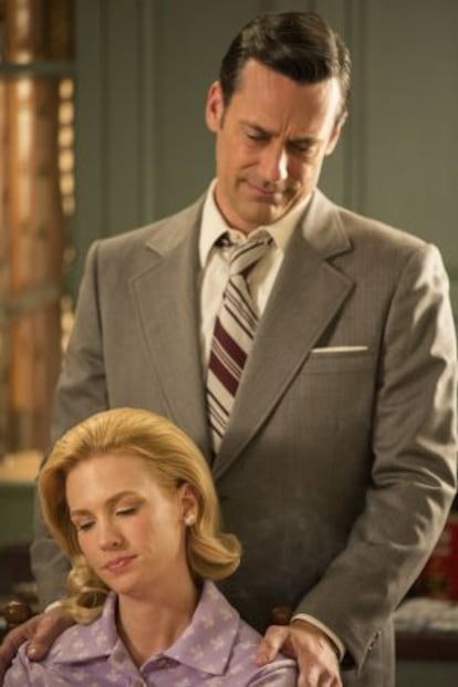 Don Draper y Betty Francis, en 'Mad Men'.