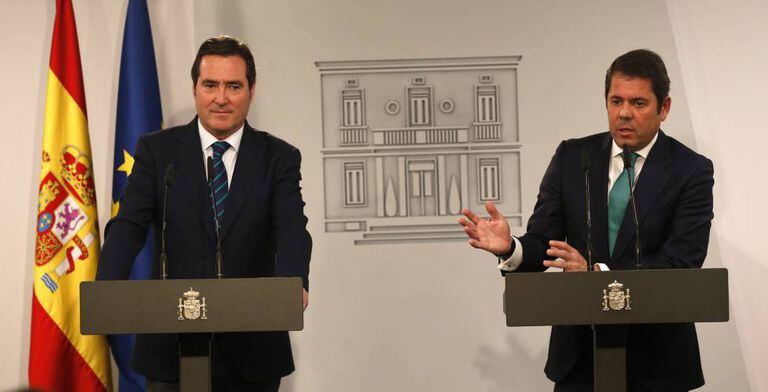 El presidente de Cepyme, Gerardo Cuerva, a la derecha, junto al presidente de la CEOE, Antonio Garamendi.
