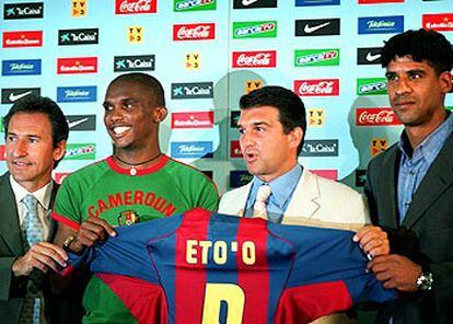 Begiristain, Eto&#39;o y Laporta, durante la presentación del delantero camerunés.