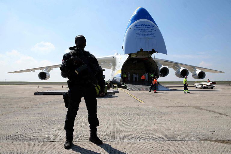 Un avión con equipamiento sanitario chino llega el 19 de abril al aeropuerto París-Vatry.