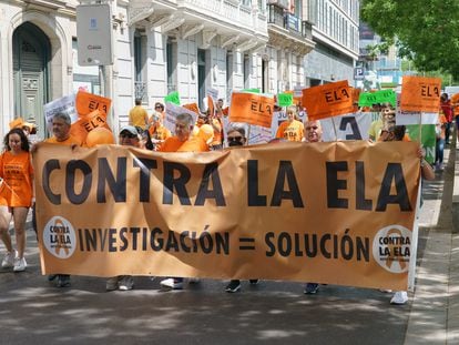 Un grupo de manifestantes pide en las calles de Madrid el 23 de mayo un mayor apoyo a la investigación sobre la ELA.