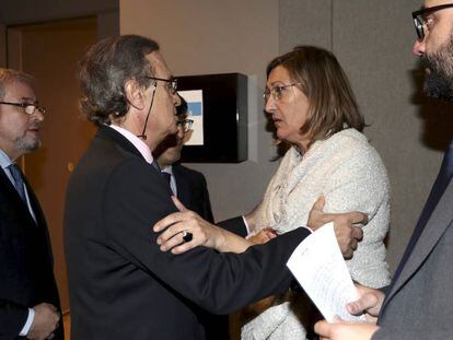 Jos&eacute; Mar&iacute;a Alonso saluda a Sonia Gumpert tras la supuesta agresi&oacute;n.