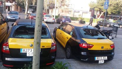 Dos taxis aquest dimecres amb vidres trencats.