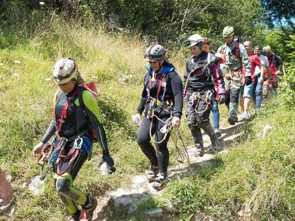 Las espeleólogas rescatadas. En vídeo, final feliz en el rescate de las tres espeleólogas catalanas atrapadas en Coventosa, Cantabria.