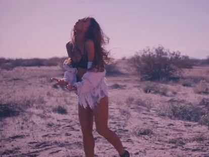 Ariana Grande, en un fotograma del videoclip de 'Into you'.