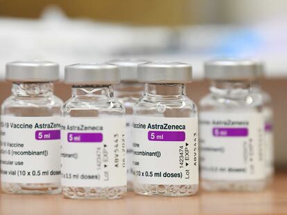 Varios viales de la vacuna de la farmacéutica anglosueca AstraZeneca.
