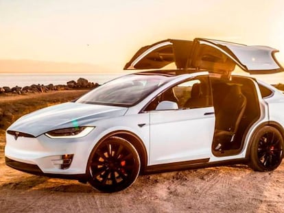 Así choca un Ford F150 contra un Tesla Model X que ni se inmuta