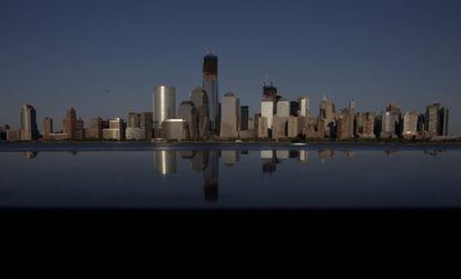 Aspecto del 'skyline' de Manhattan, donde una de las torres del World Trade Center supera en altura al Empire State Building,