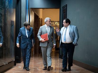 El teniente de alcalde de Seguridad, Albert Batlle, el alcalde de Barcelona, Jaume Collboni, y el conseller de Interior, Joan Ignasi Elena, en la junta de seguridad de julio.