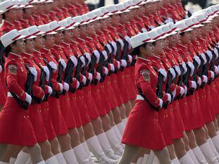 Miembros del Ejército Popular de Liberación de China, en un desfile militar en Beijing, el 1 de octubre de 2019.