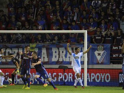 Momento tras el gol de Dom&iacute;nguez.