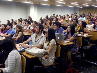 Alumnos durante una clase en la Universidad de Chile, en Santiago.