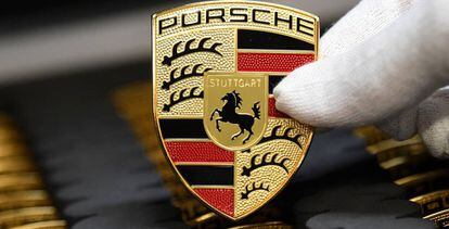 Logo de la marca de lujo Porsche.