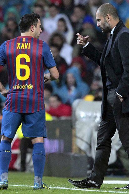 Xavi y Guardiola, en el Bernabéu.