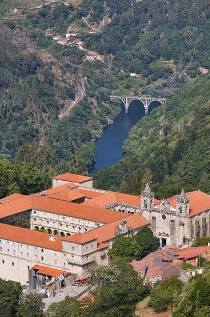 El monasterio de Santo Estevo de Ribas de Sil, hoy convertido en parador de turismo.