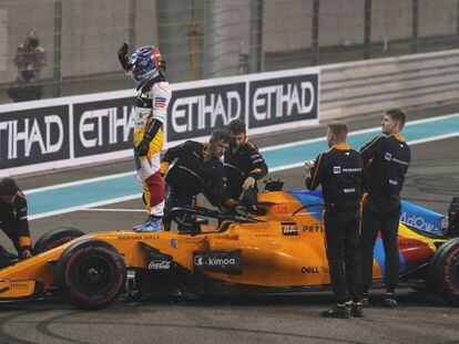 Fernando Alonso, tras terminar su última carrera de Fórmula 1. En vídeo, resumen de la carrera del piloto.