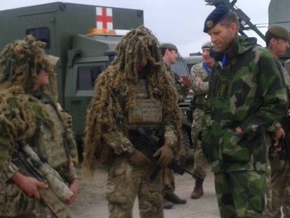 Soldados espa&ntilde;oles, brit&aacute;nicos y albaneses, en unas maniobras de la OTAN