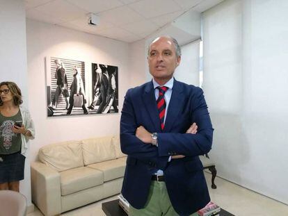Francisco Camps, este martes, en el despacho de su abogado en valencia.