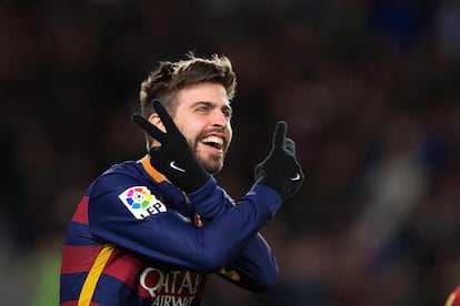 Piqué celebra su tercer gol frente al Espanyol, en 2016.