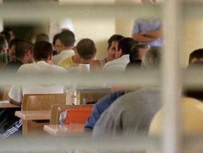 Presos en el comedor de la cárcel de Aranjuez.