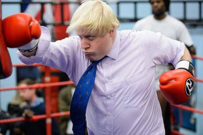 Boris Johnson durante una clase de boxeo en 2014.
